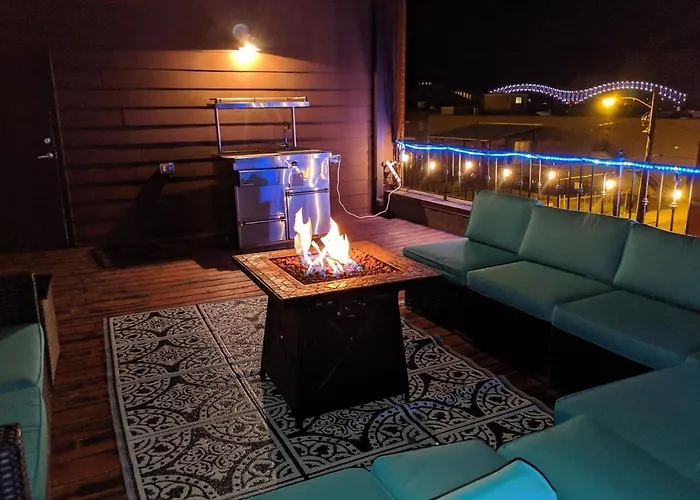 3 Blocks To Beale, 4B 6B, Garage, Roof Top Deck, Hot Tub, View, Sleeps 18