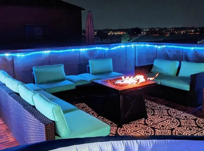 3 Blocks To Beale, 4B 6B, Garage, Roof Top Deck, Hot Tub, View, Sleeps 18